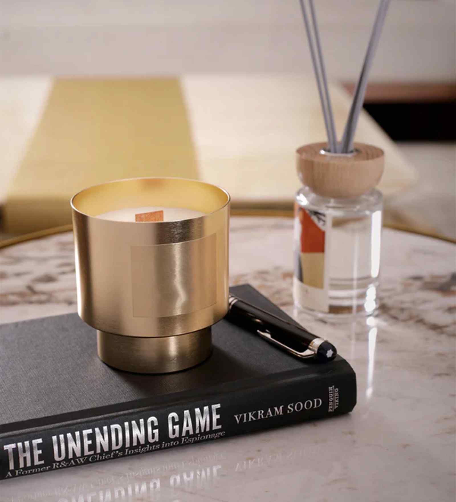 (1Pc) Multicolor Soy Wax Metal Jar Golden Vanilla Glow Candle