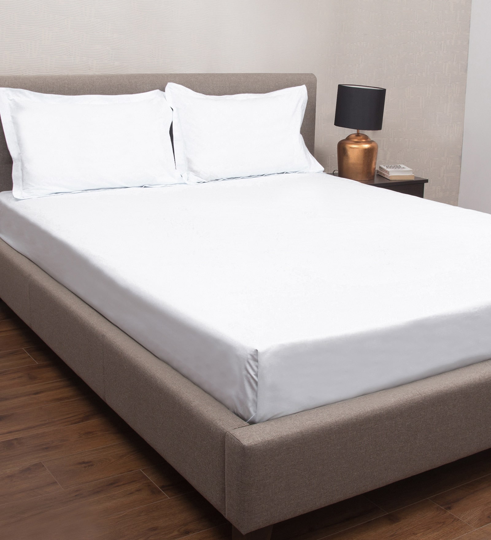 White Solid 300 TC 100% Cotton King Sized Bed Sheets with 2 Pillow Covers