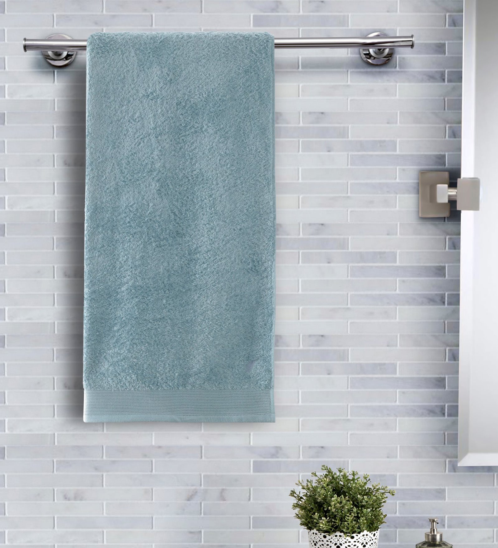 Blue Solid 550 GSM 100 % Cotton Bath Towel