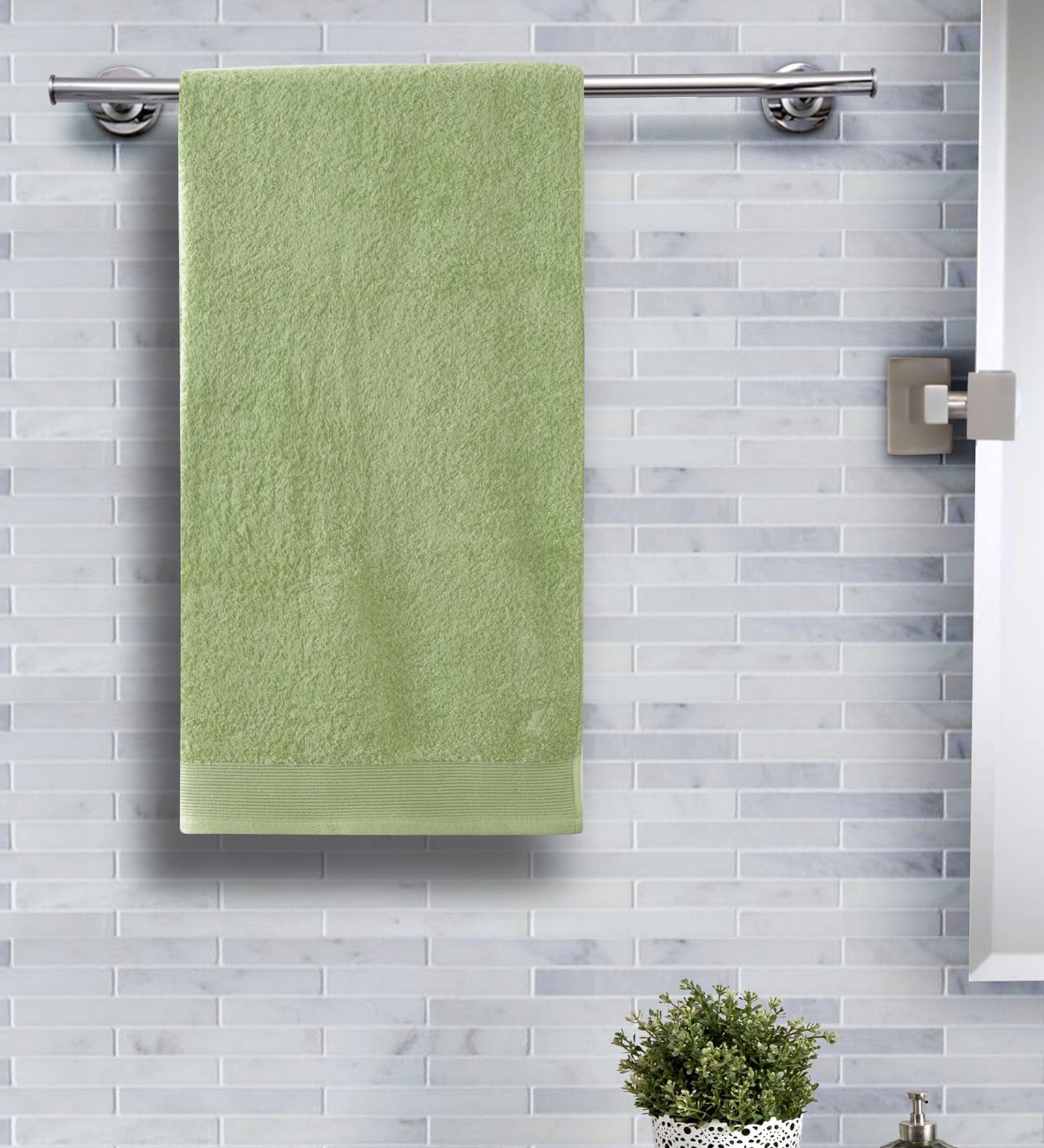 Green Solid 550 GSM 100 % Cotton Bath Towel