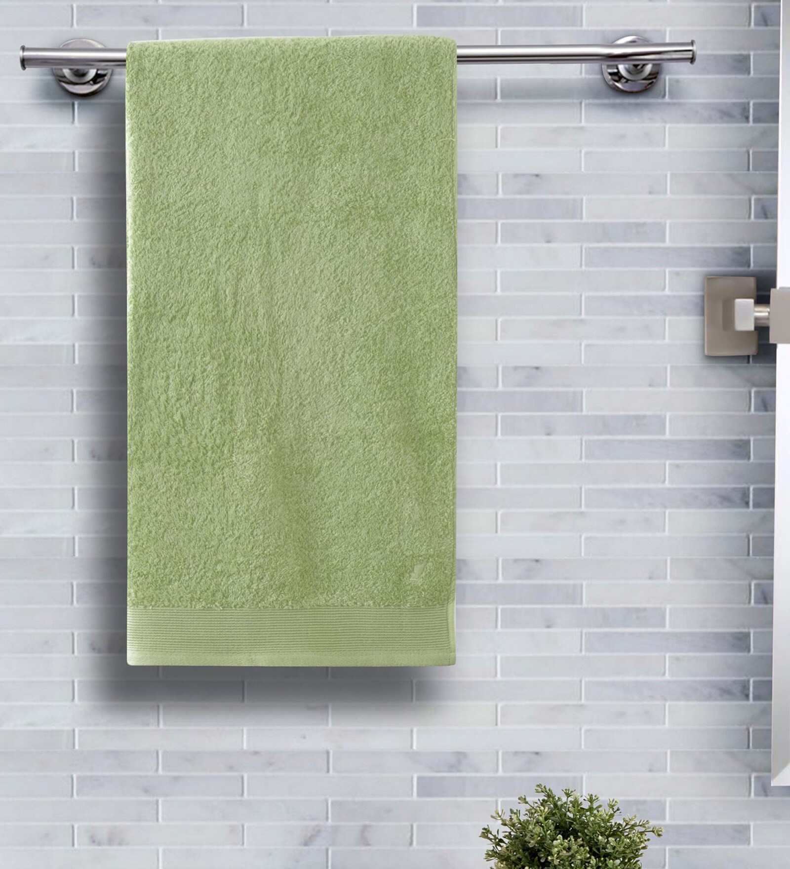 Green Solid 550 GSM 100 % Cotton Bath Towel