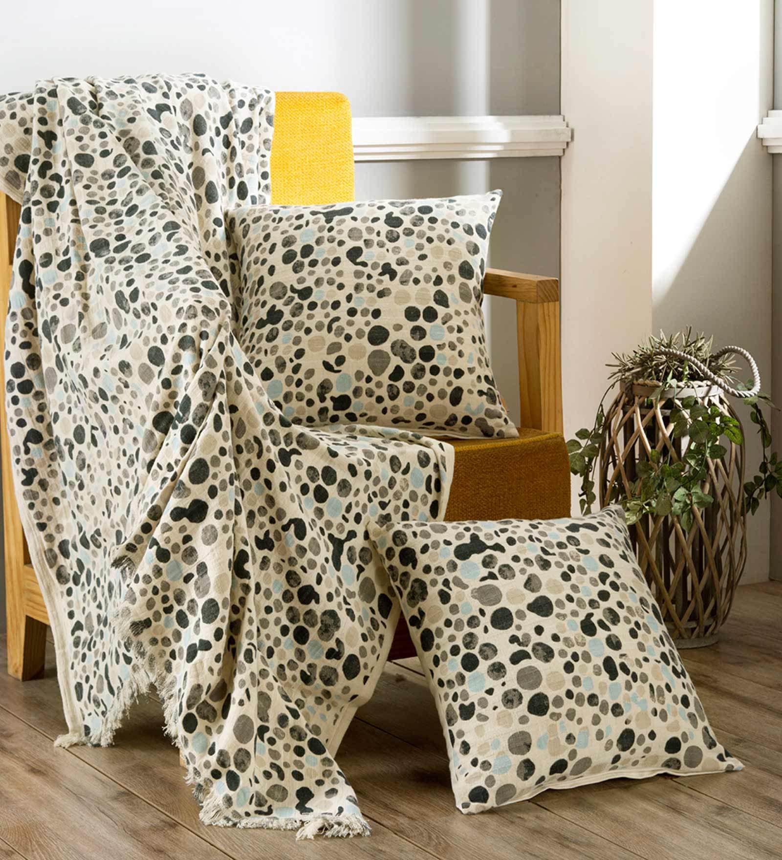 On The Town Blob Blue 100% Cotton Printed 89X59 Inch Throw With 2 Cushion Covers