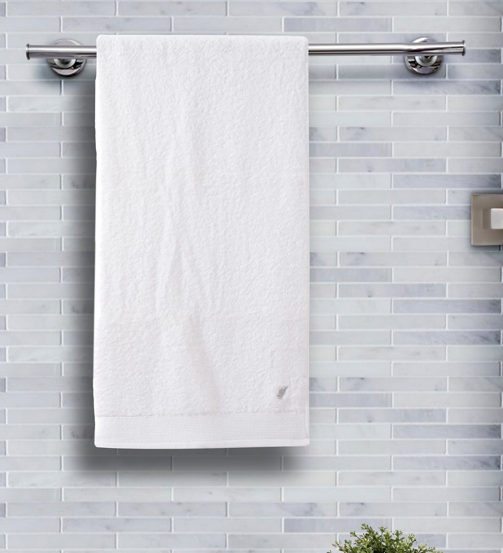 White Solid 550 GSM 100 % Cotton Bath Towel