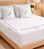 White 1000 Tc Cotton Contrast Bedsheet Set With 2 Pillow Covers & 2 Cushion Covers