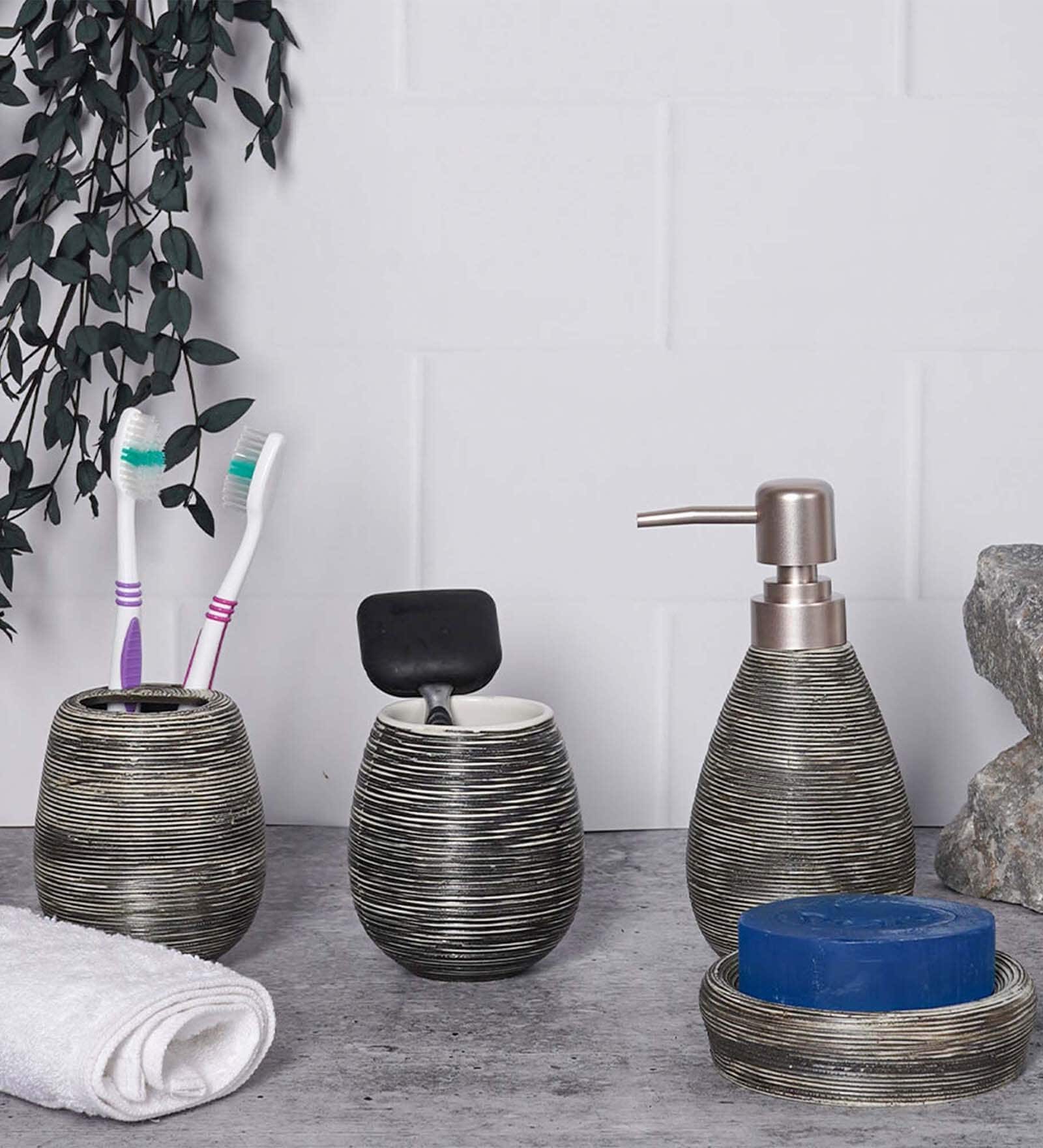 200 ML Set Of 4 Black Porcelain Earthy Haven Bath Set