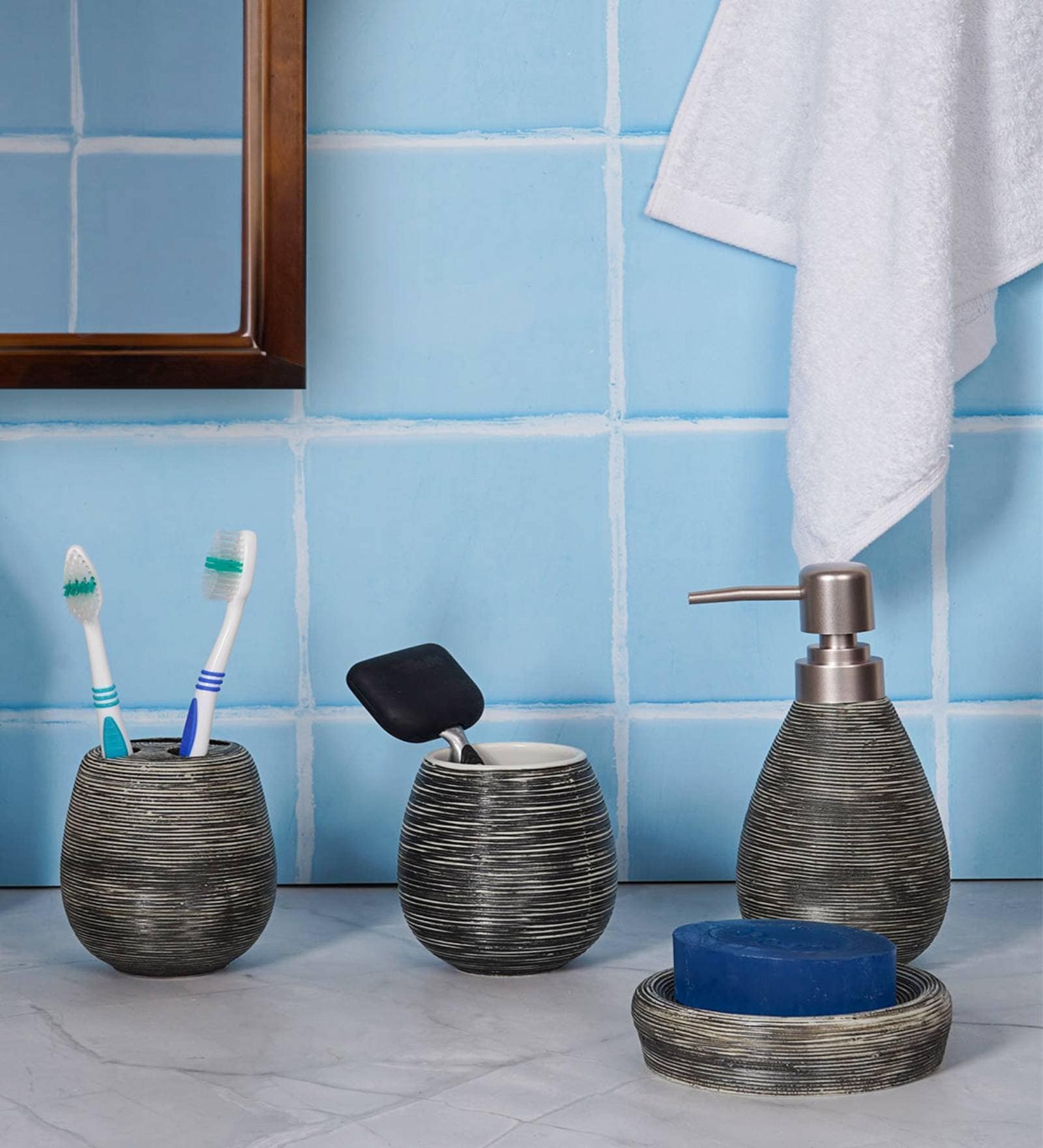 200 ML Set Of 4 Black Porcelain Earthy Haven Bath Set