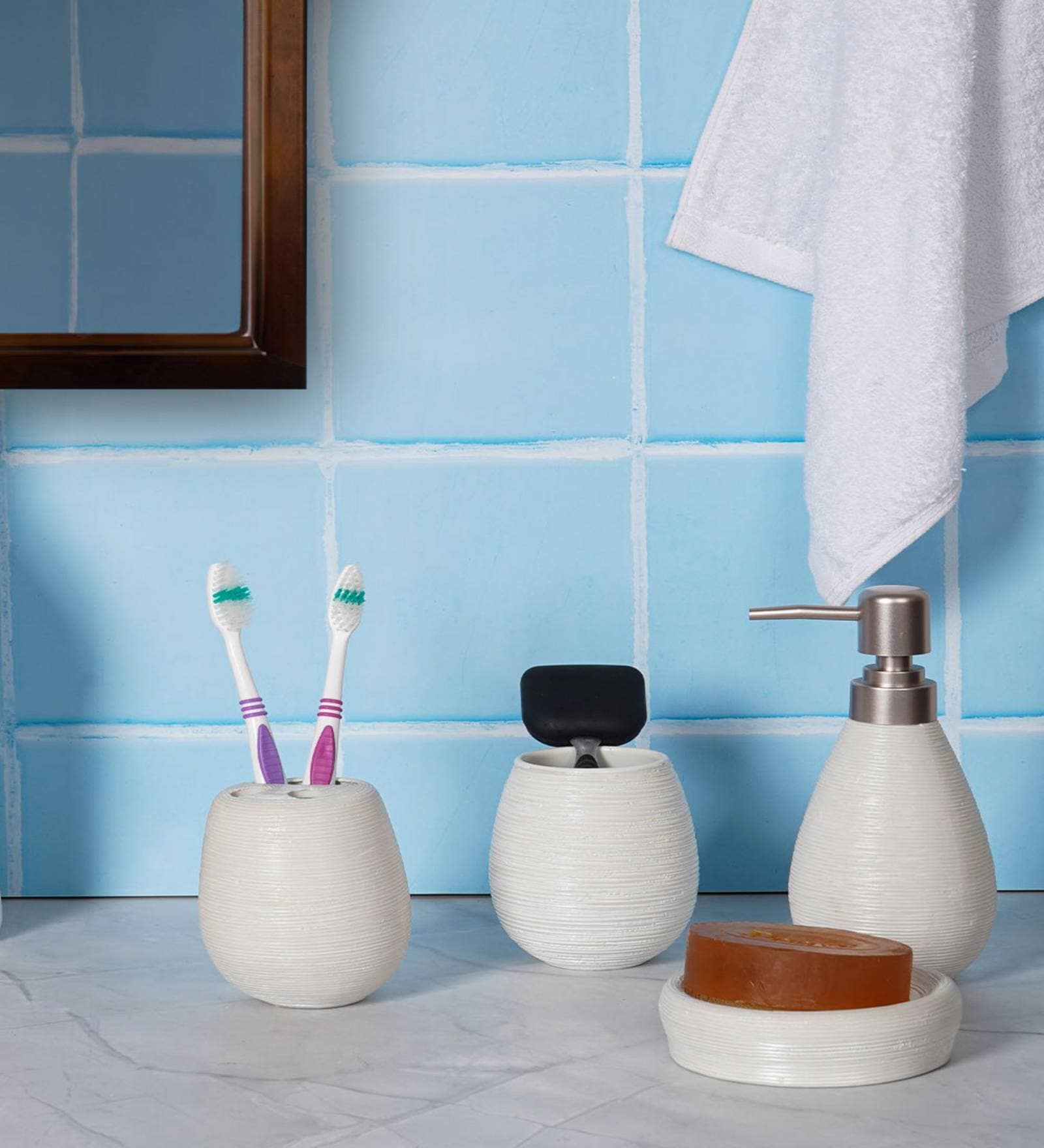 200 ML Set Of 4 White Porcelain Earthy Haven Bath Set