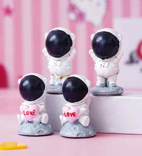 4 Astronaut Spaceman Multicolour Polyresin Showpieces