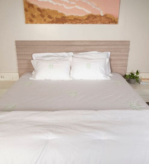 White With Green 500 Tc Cotton Contrast Embroidered Bedsheet Set With 2 Pillow Covers