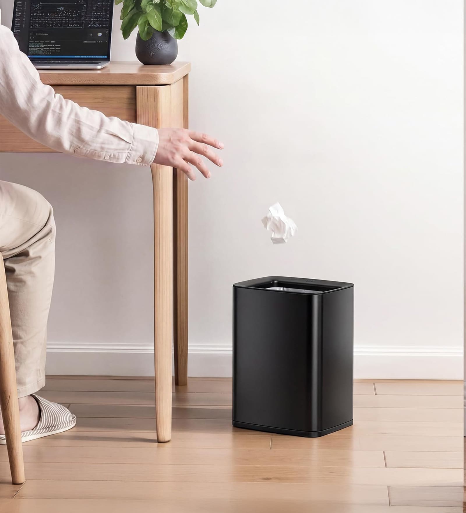 7 Litre Black Stainless Steel Dustbin