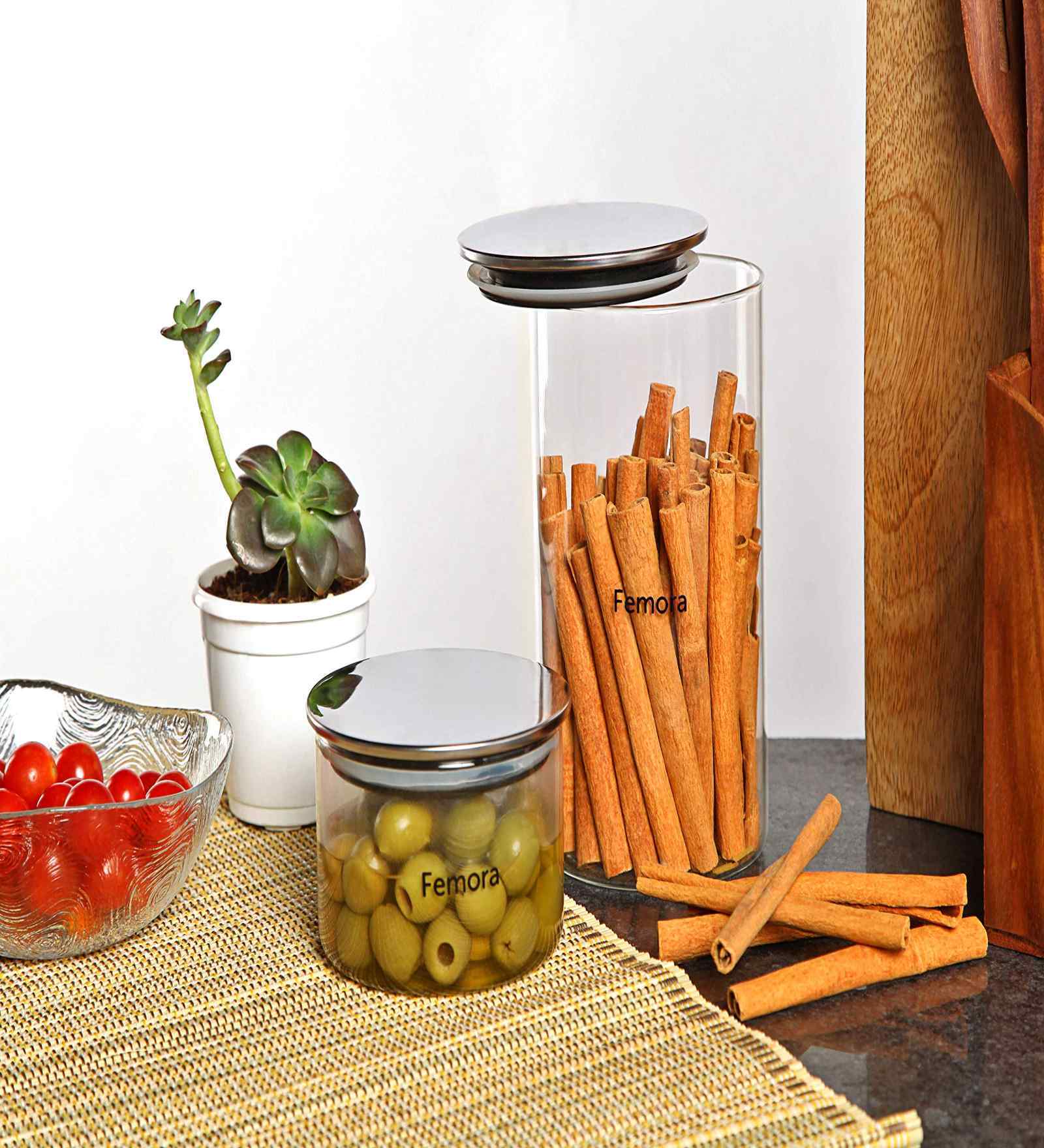 700 ml Borosilicate Glass Airtight Kitchen Storage Jar with Silver Metallic Lid
