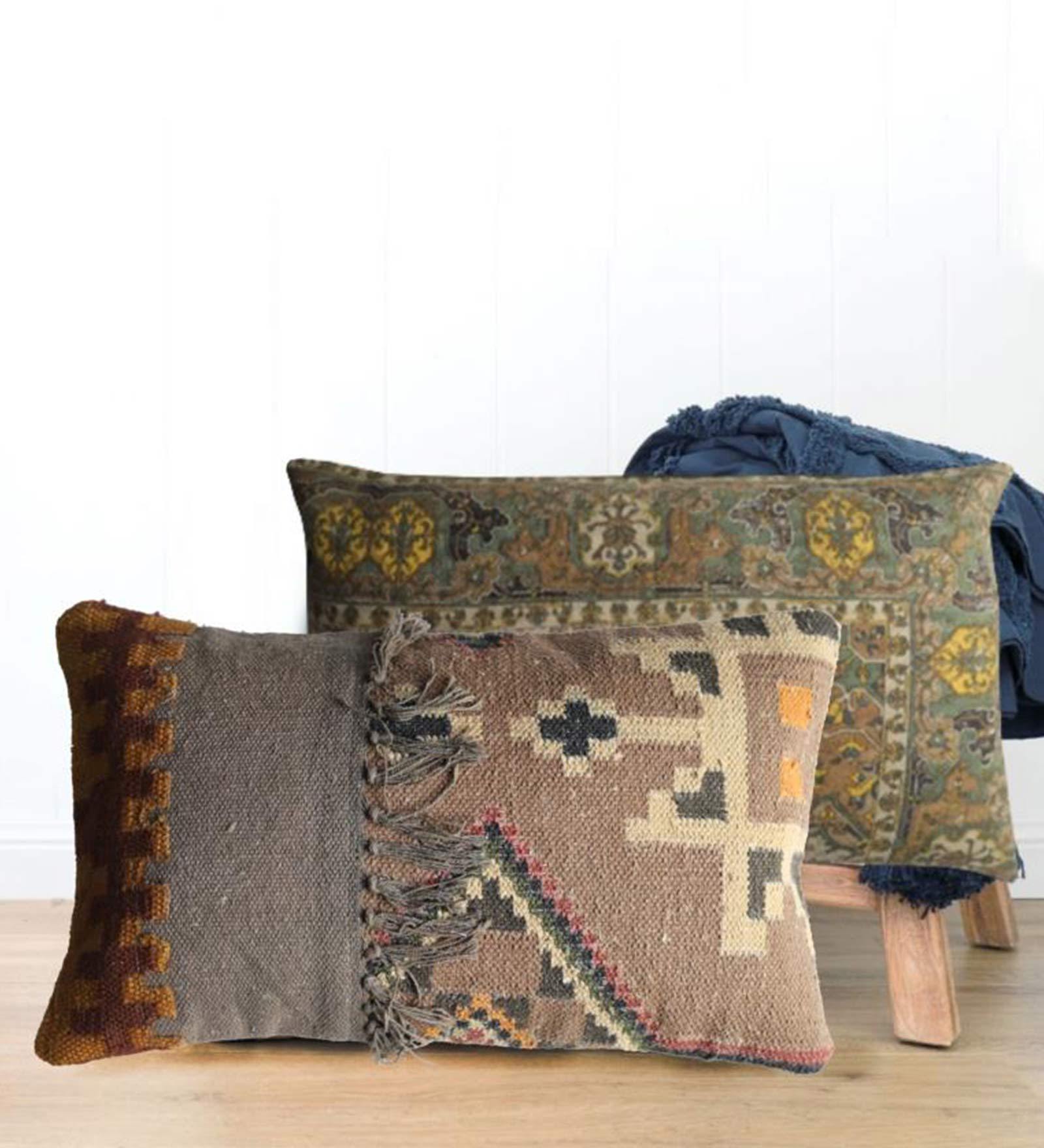 Cotton Woven Traditional Pattern 22X14 Inches Cushion Cover