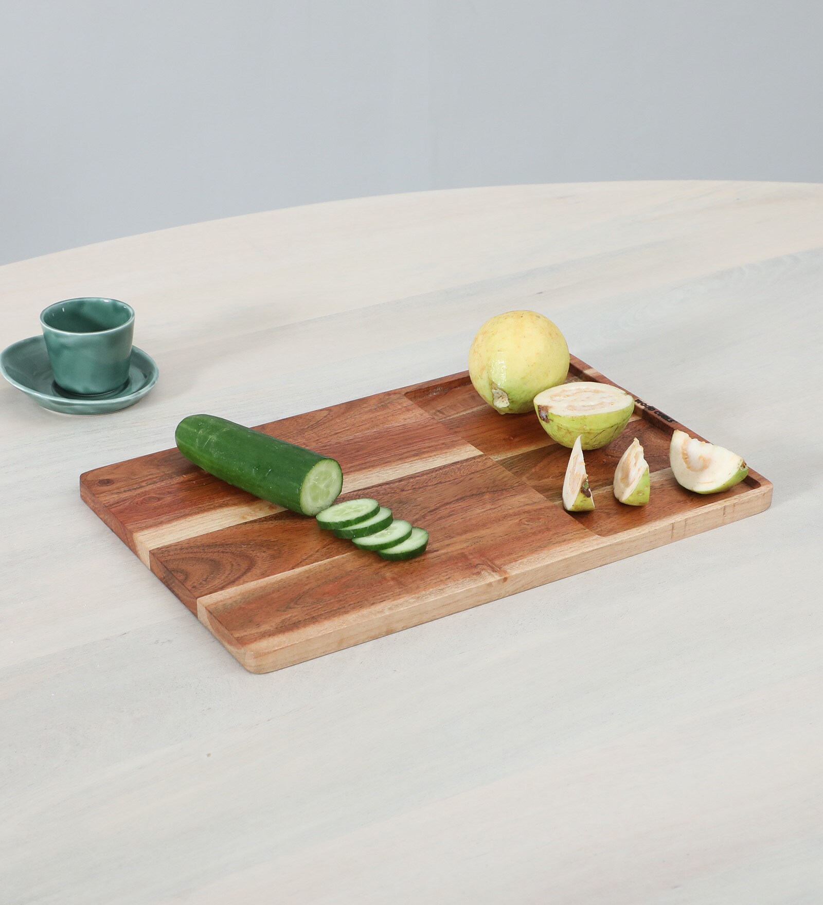 Acacia Wood Chopping Board in Natural Finish
