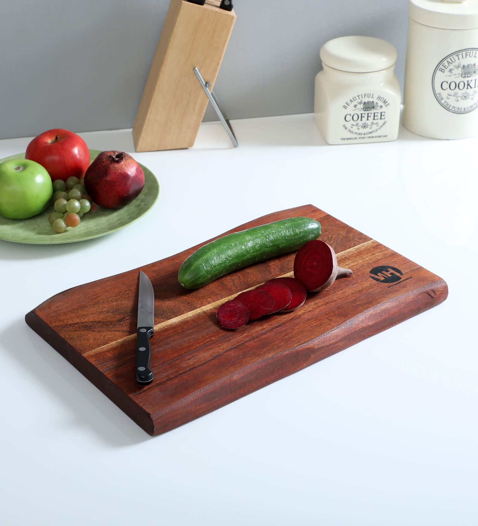 Acacia Wood Live Edge Chopping Board in Natural Finish