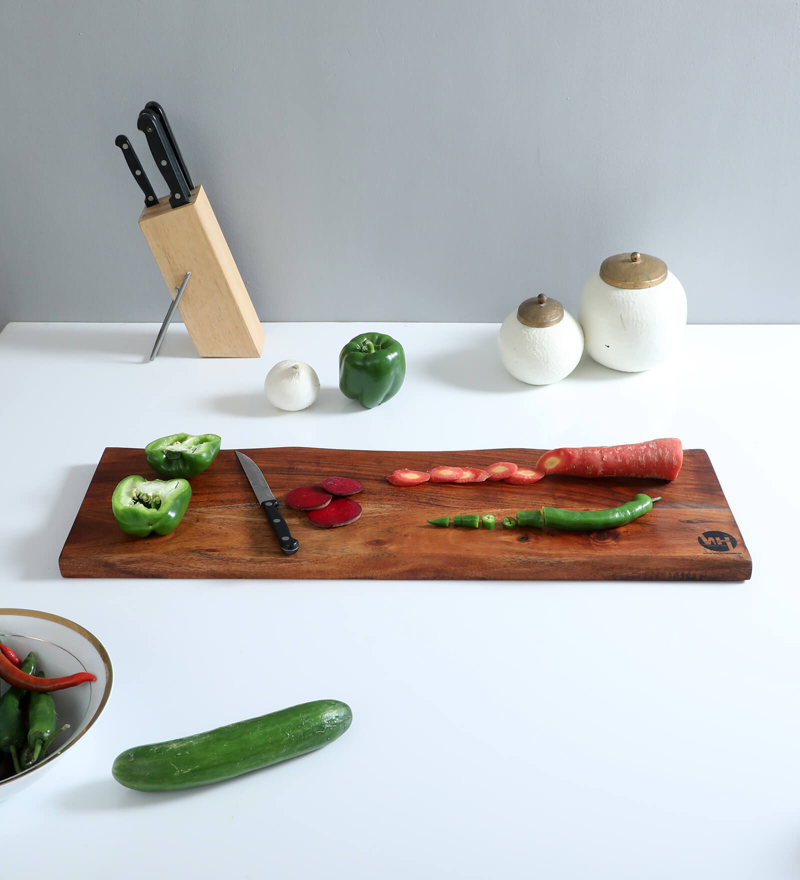 Acacia Wood Live Edge Chopping Board in Natural Finish
