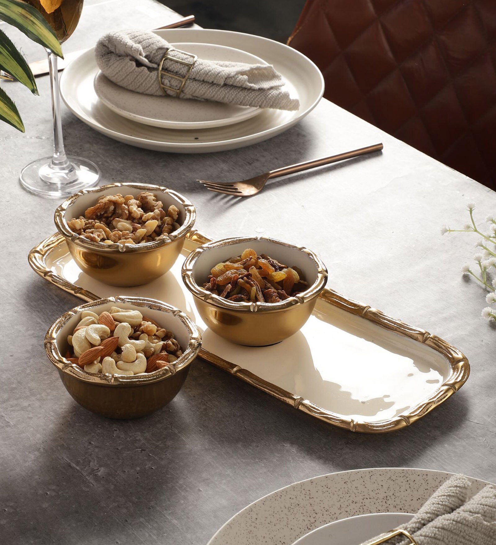 Alf Vine White & Gold Aluminium (Set of 4) Dessert Bowl with Tray