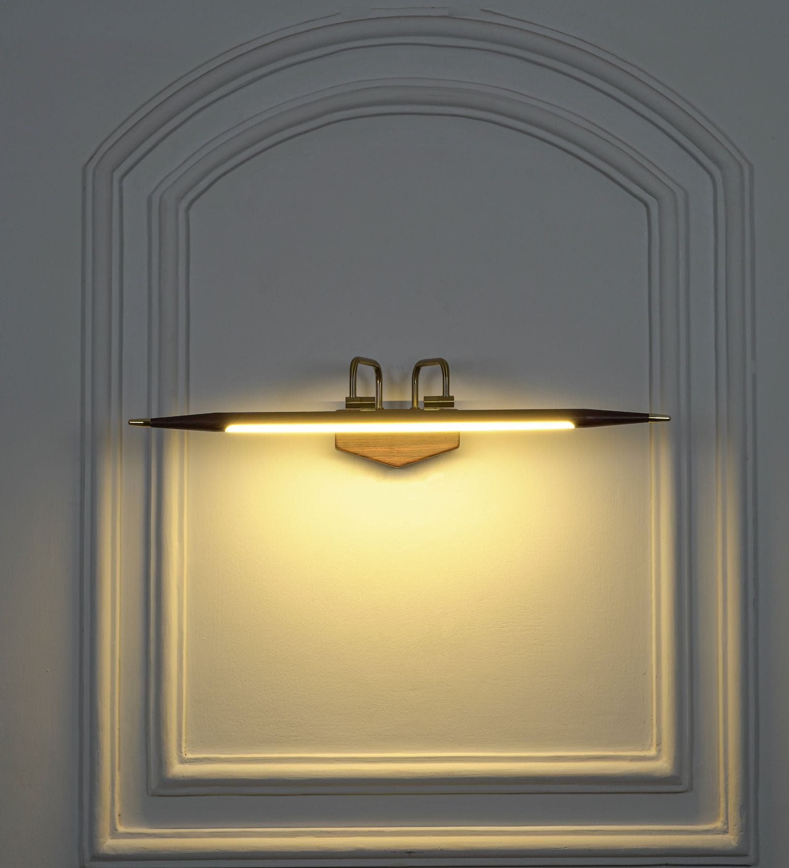 Alton Natural Fiber LED Picture Light (Brown & Gold)