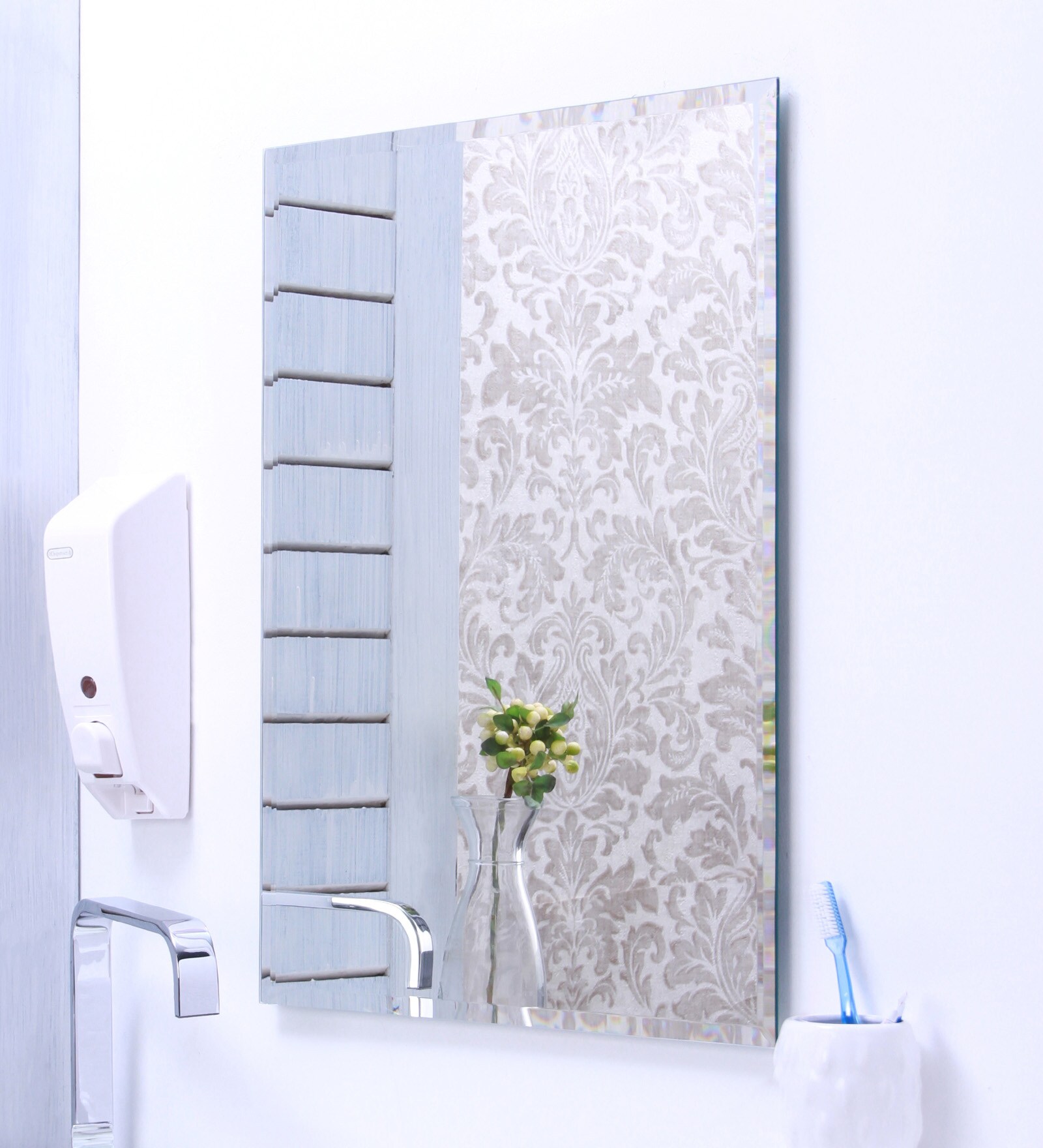 Glass Rectangle Wall Mirror in Transparent Without Frame