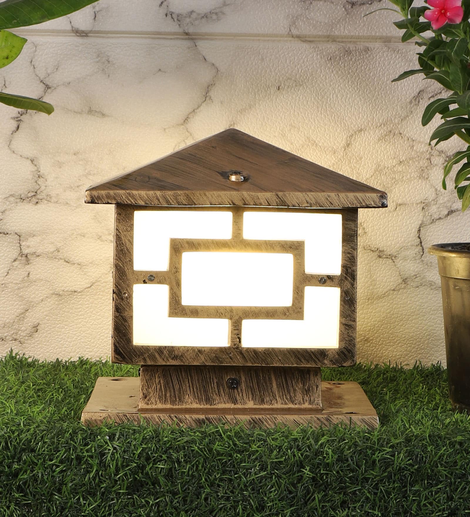 Modern Antique Gold Aluminium Gate Light