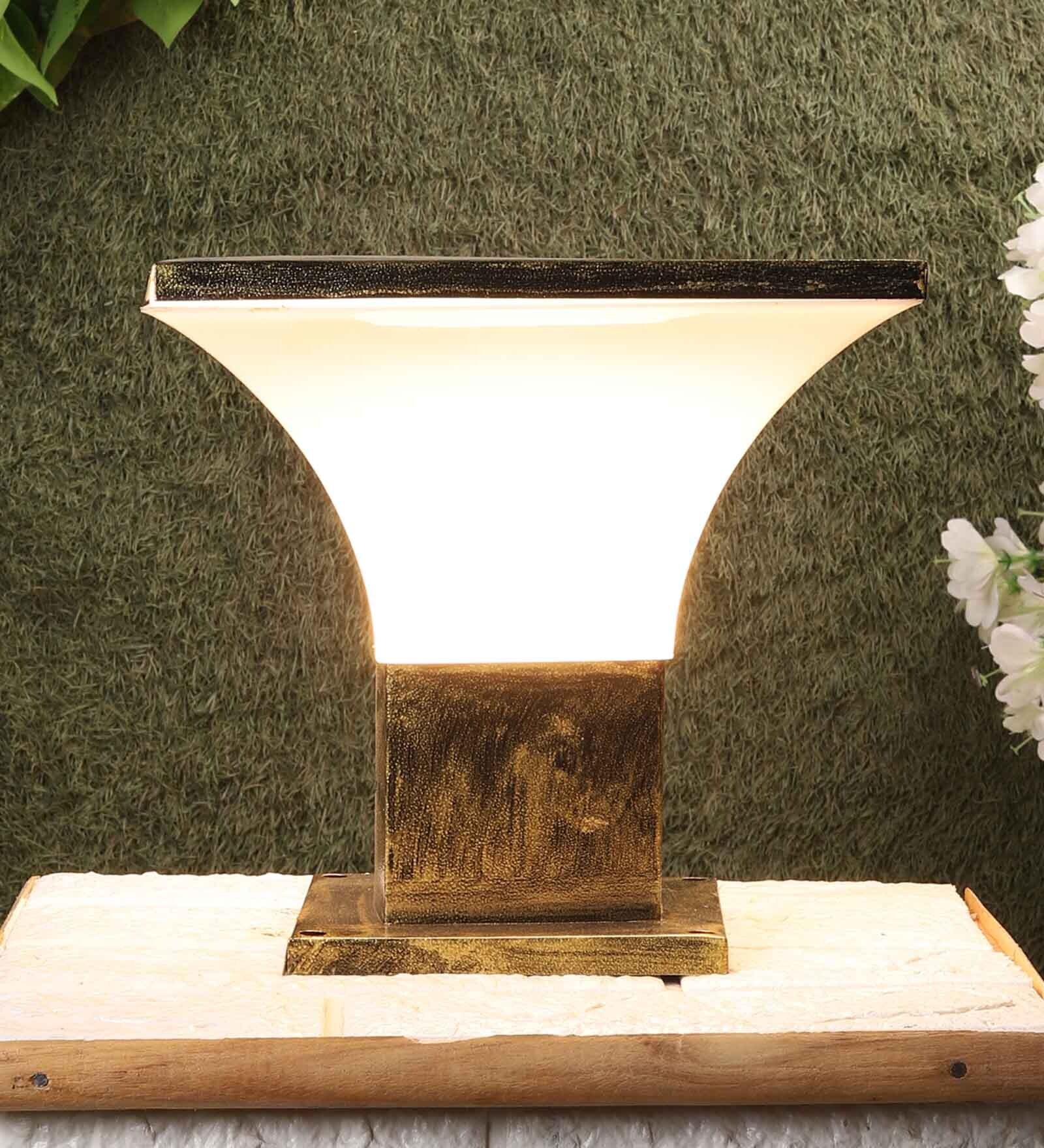 Antique Gold Metal Gate Light