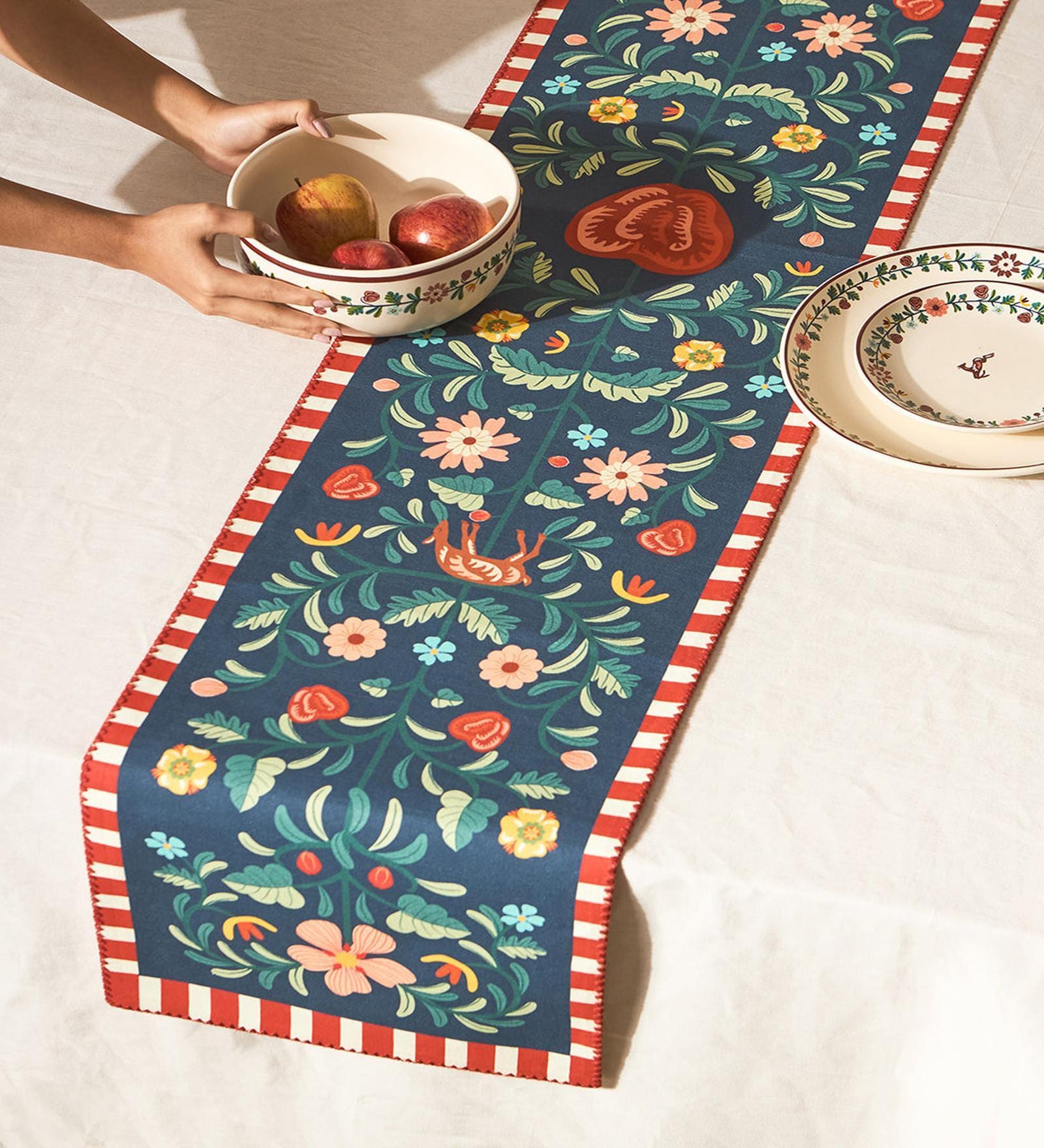 Apple Orchards Table Runner, 13"x72"