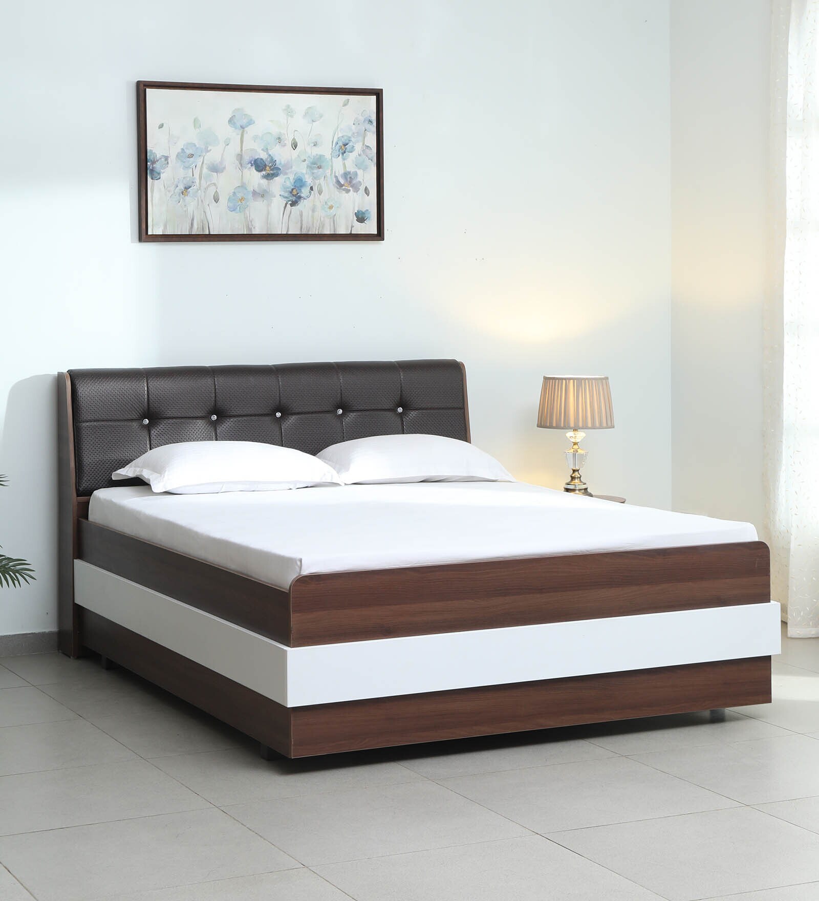 Archer Queen Size Bed in White Finish with Hydraulic Storage