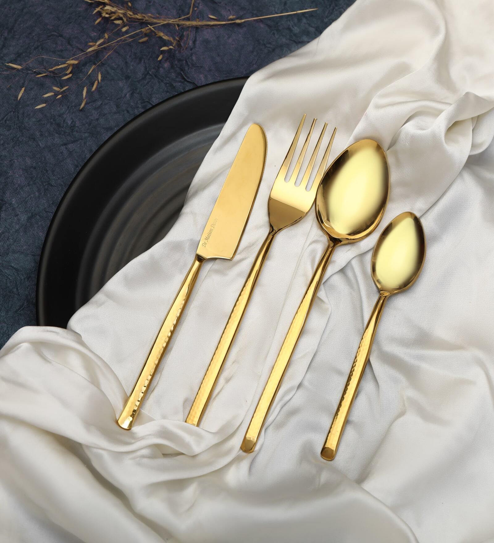 Artisan Dot Hammered Gold (Set of 4) Cutlery Set