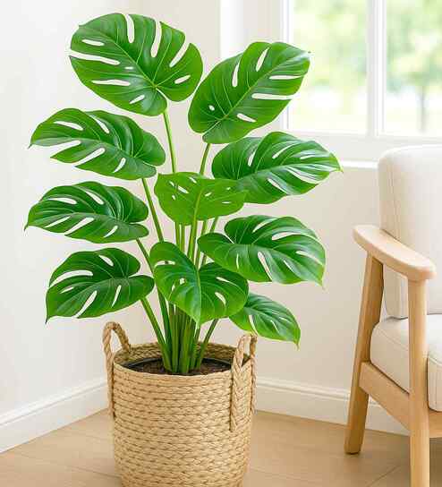 Set Of 4 Green Plastic Palm Plants Artificial Plants
