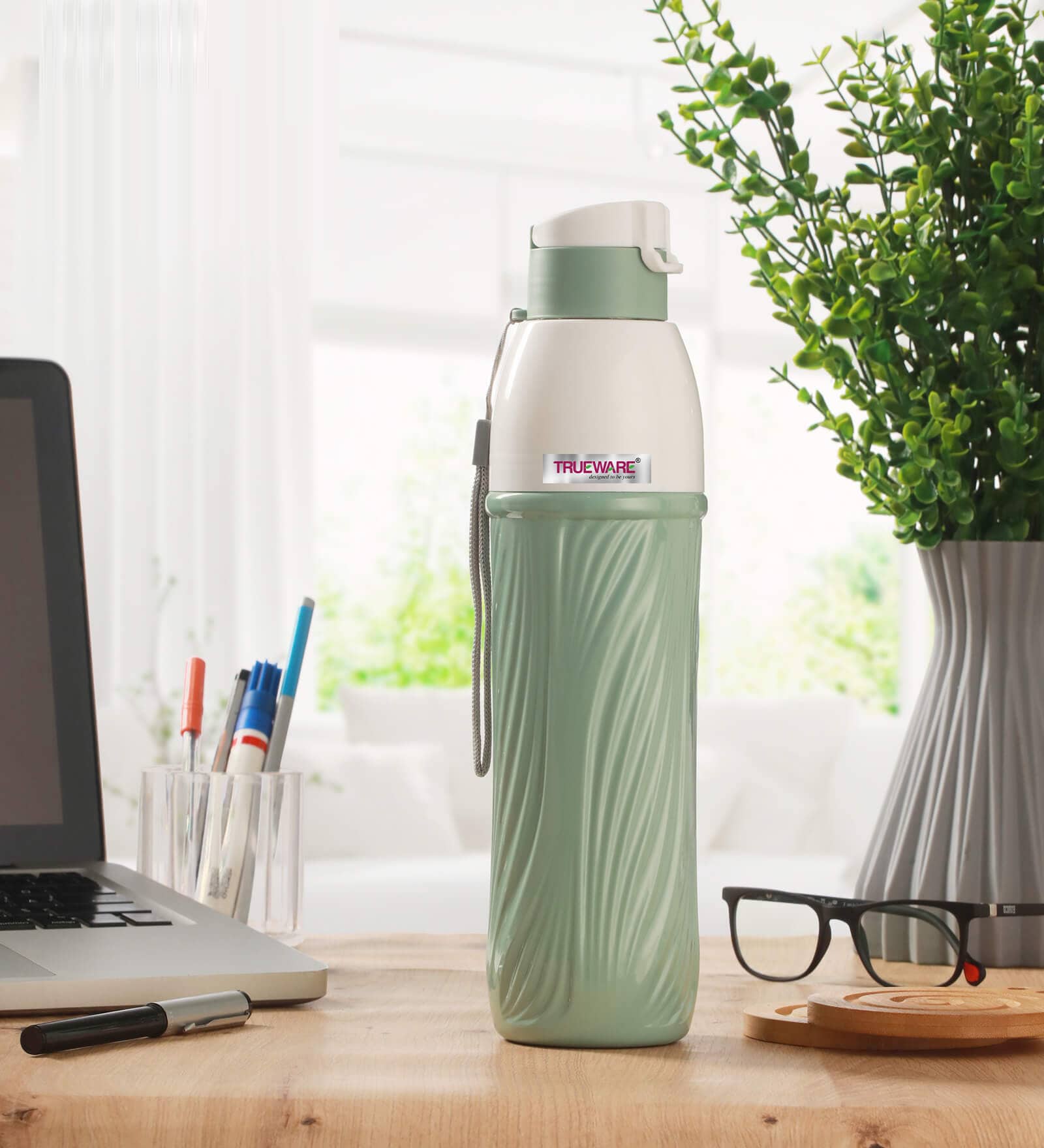 Assorted 850ml Pure Insulated Plastic Leak Proof  Water Bottle