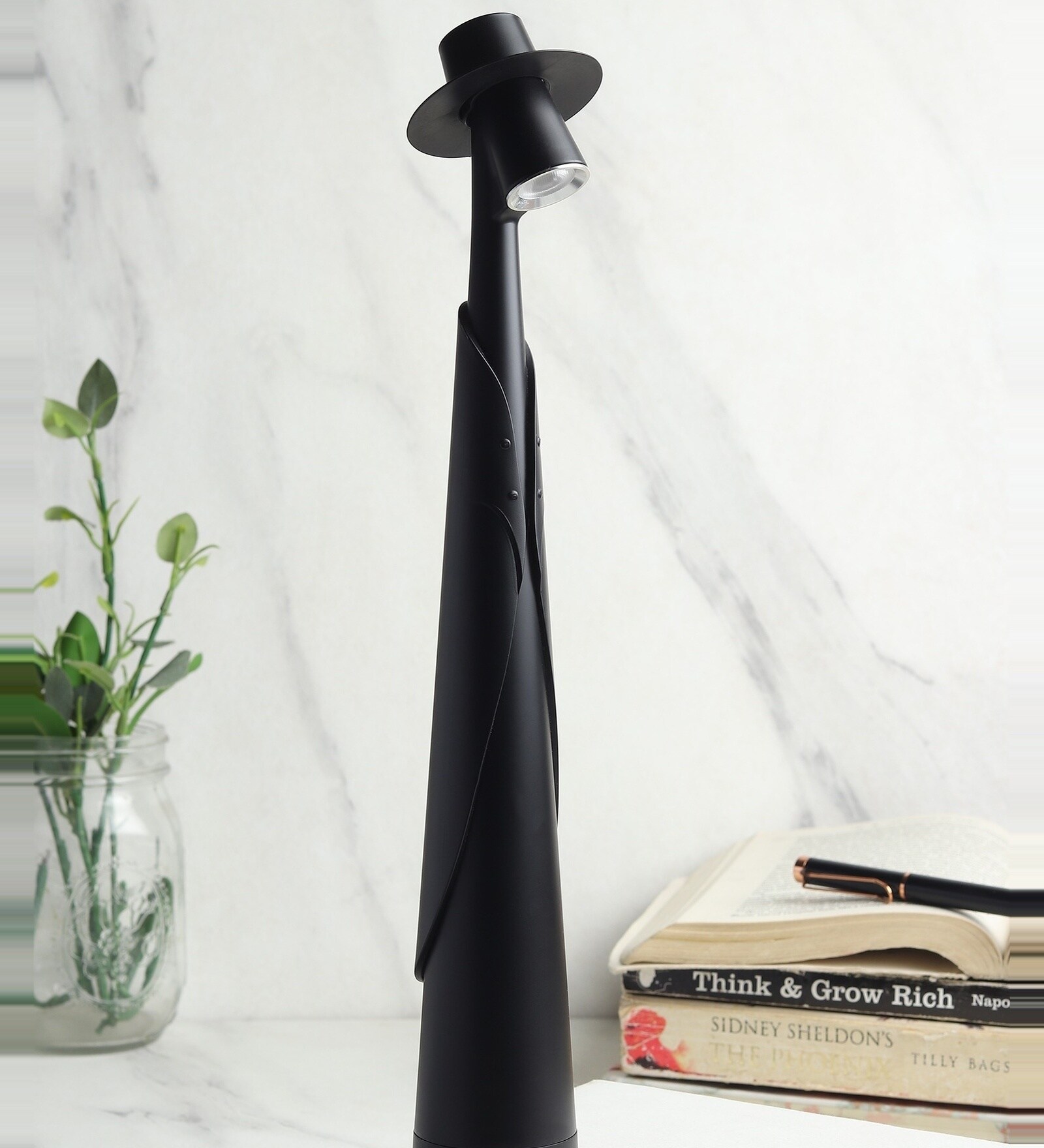 Baron Fedora Hat-Shaped Metal Table Lamp Black