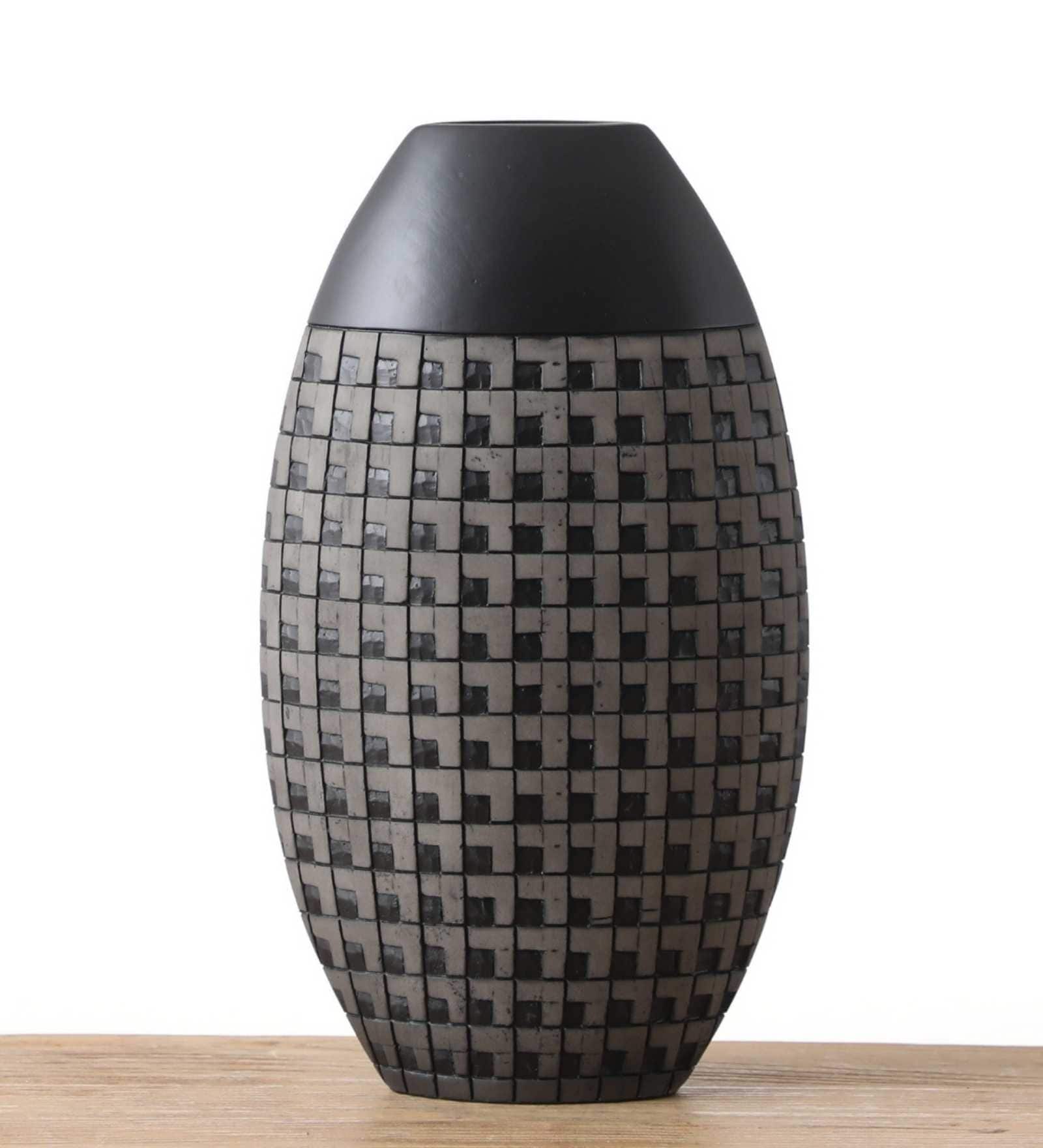 Beautiful Oval Shaped Grey Resin Vase (Grey) Beautiful Oval Shaped Grey Resin Vase (Grey)