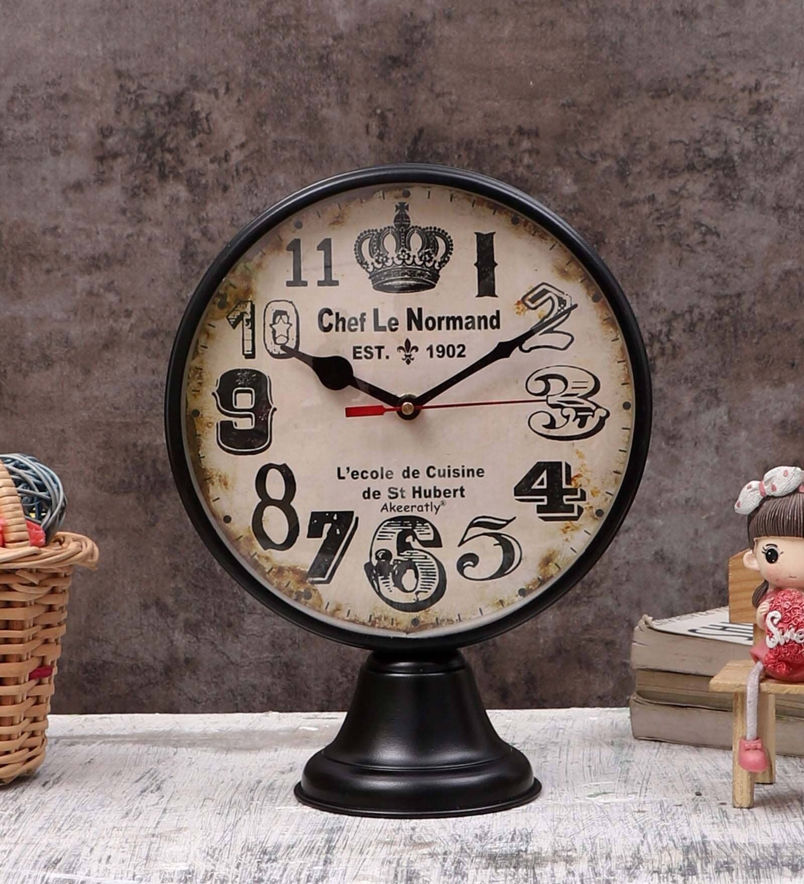 Vintage Beauty Black Metal Table Clock