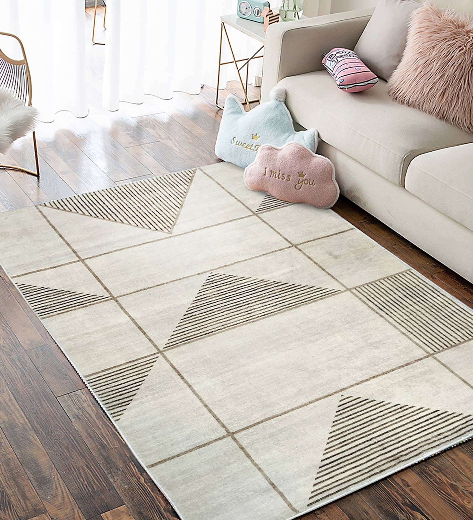 Beige Geometric 4 Ft X 6 Ft Machine Made Carpet