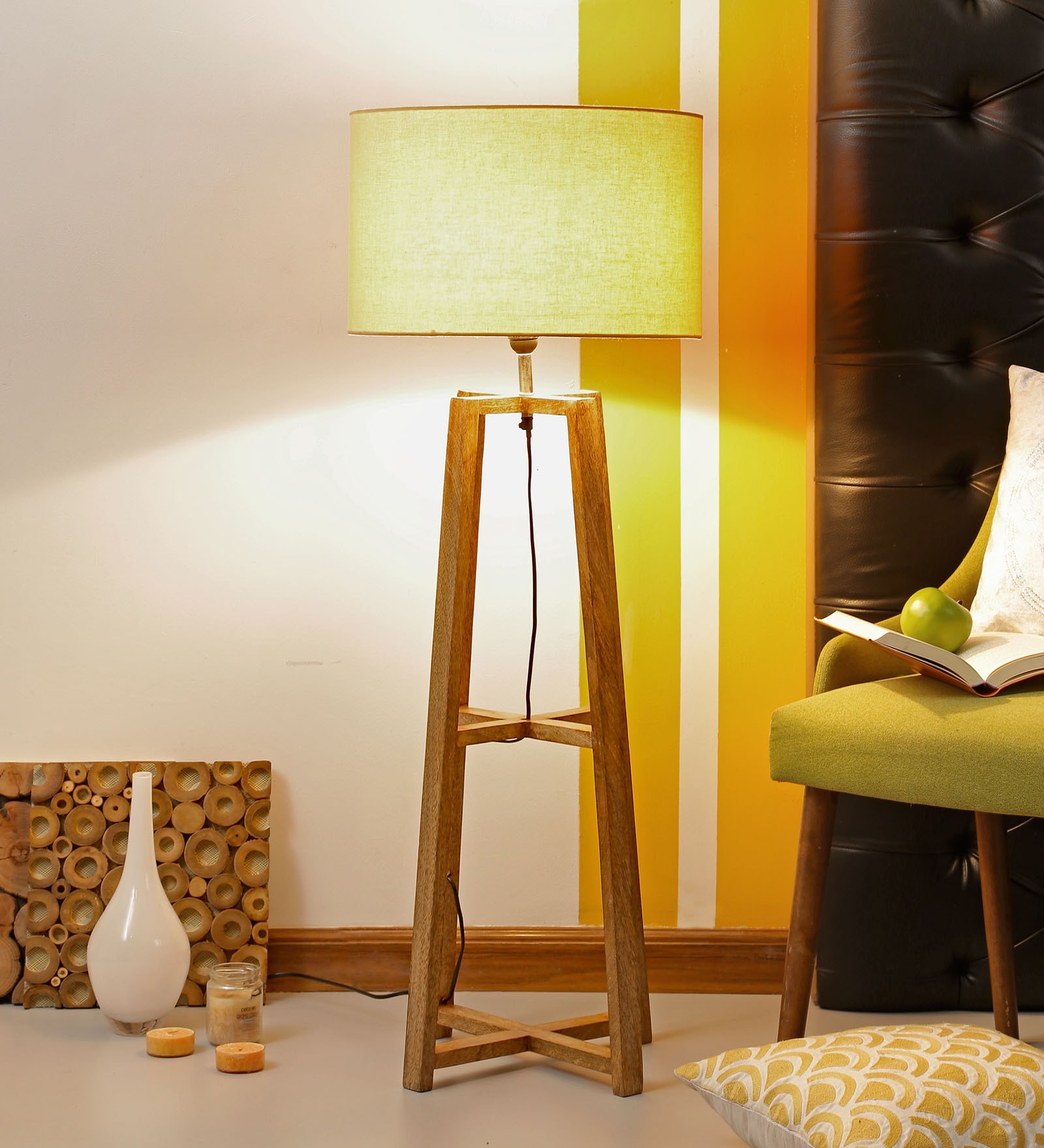 Juiz White Fabric Shade Club Floor Lamp With Mango wood Base