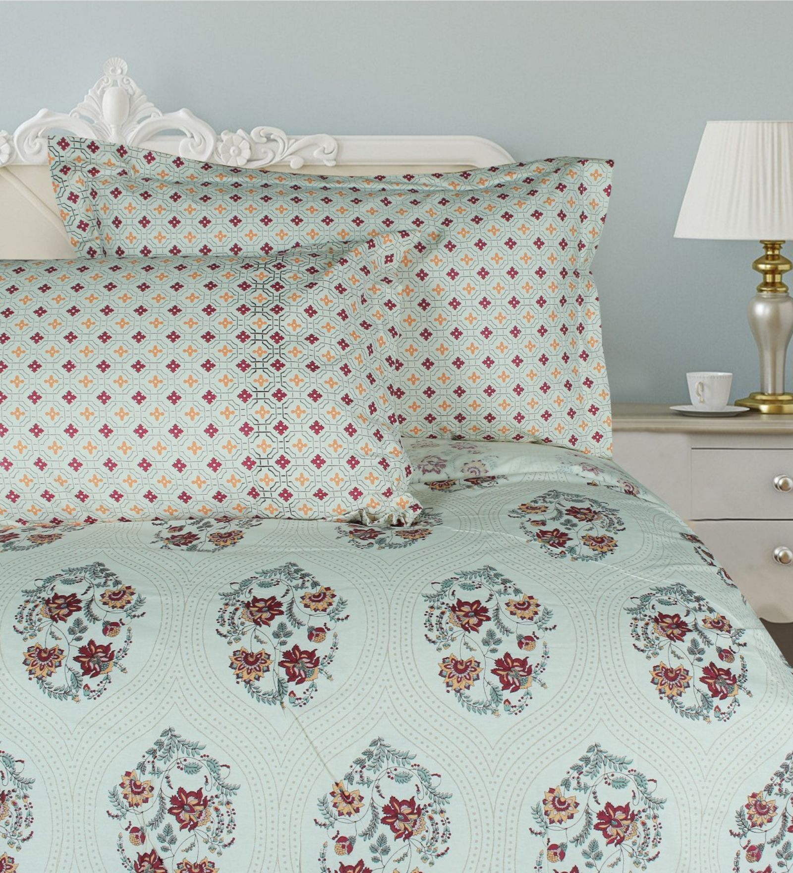 Beige Ethnic Print 180 TC Cotton King Bedhseet 2 pillow covers