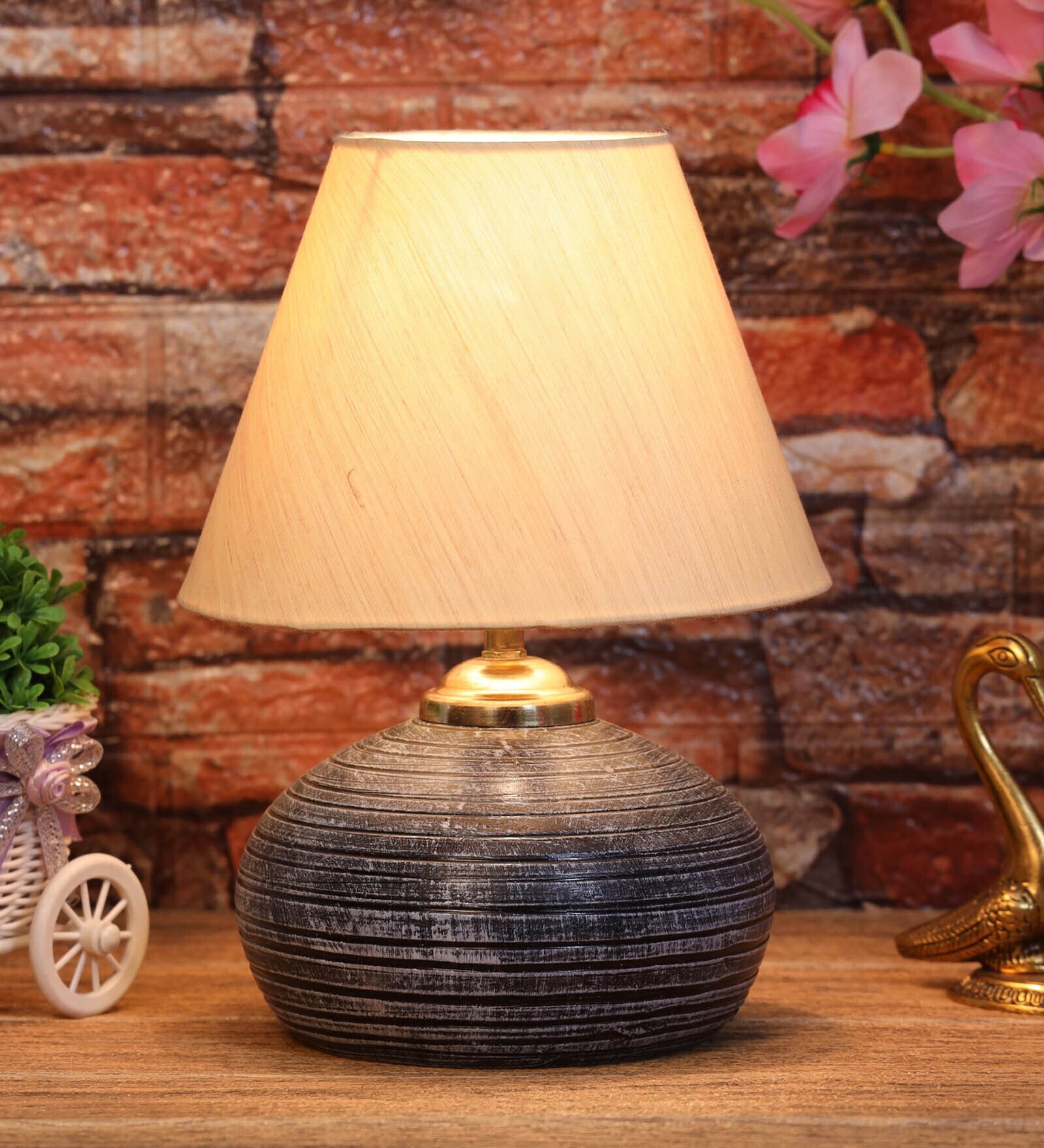 Beige Shade Table Lamp With Terracotta Base