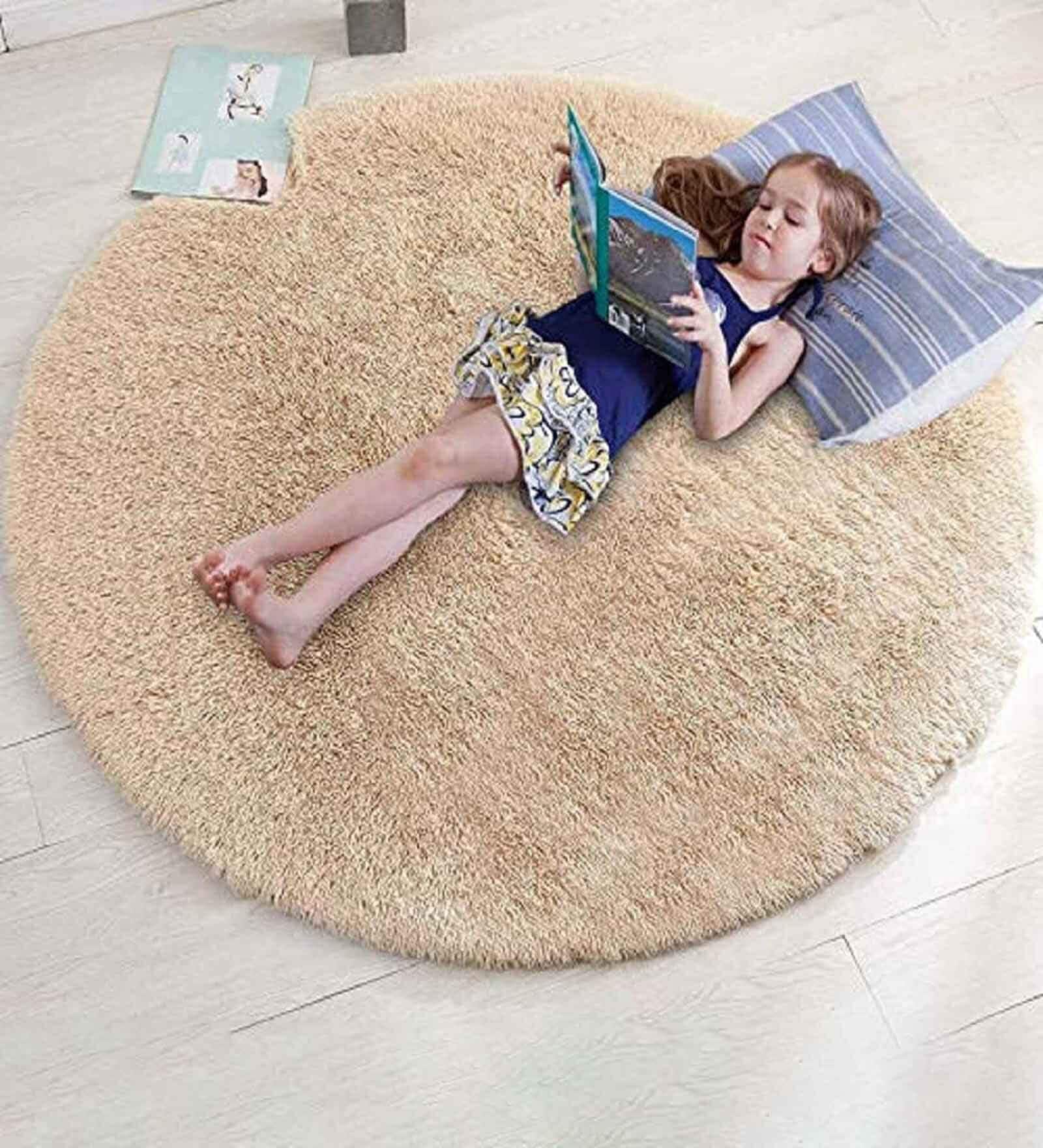 Beige Solid Polyester 6X6 Feet Machine Made Shaggy Round Carpet Beige Solid Polyester 6X6 Feet Machine Made Shaggy Round Carpet
