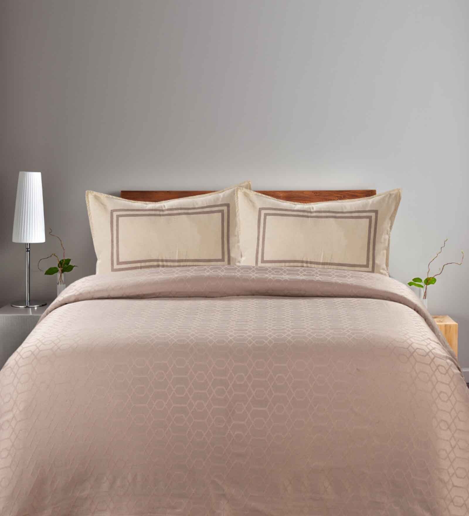 Beige Geometric 144 TC 100% Cotton King Sized Bed Sheets with 2 Pillow Covers