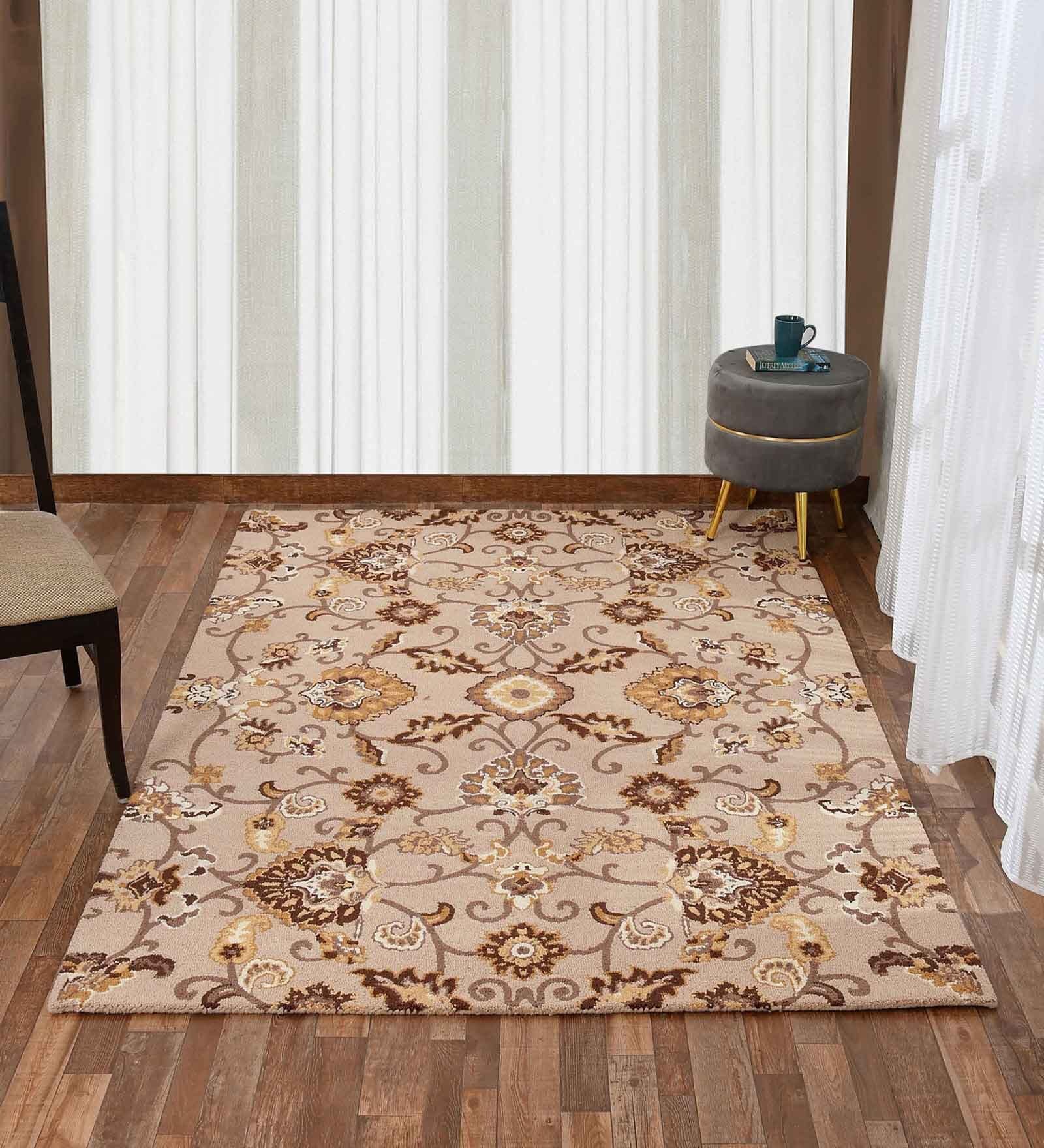 Beige Traditional Wool 4 ft x 6 Hand Tufted Carpet