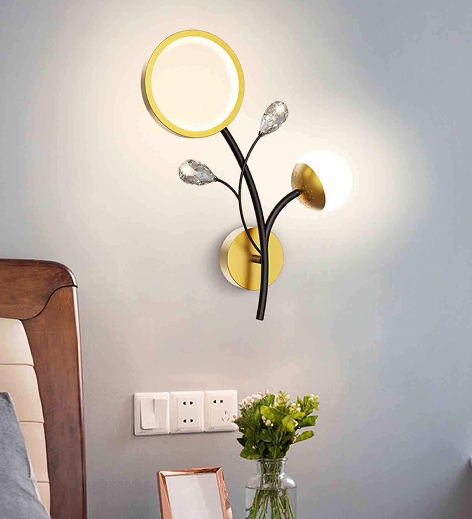 Bella Metal LED Novelty Wall Light (Black & Gold)