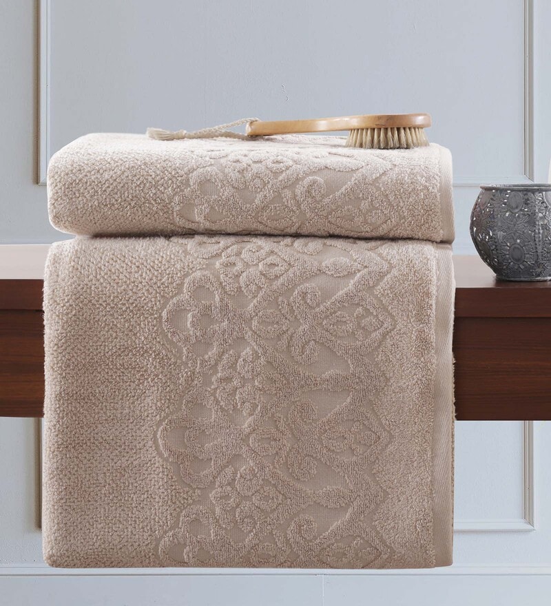 beige patterned bath towels