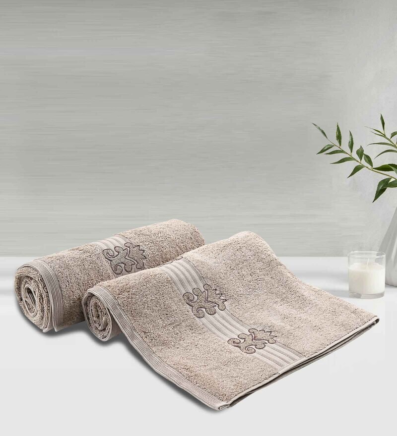 beige patterned bath towels