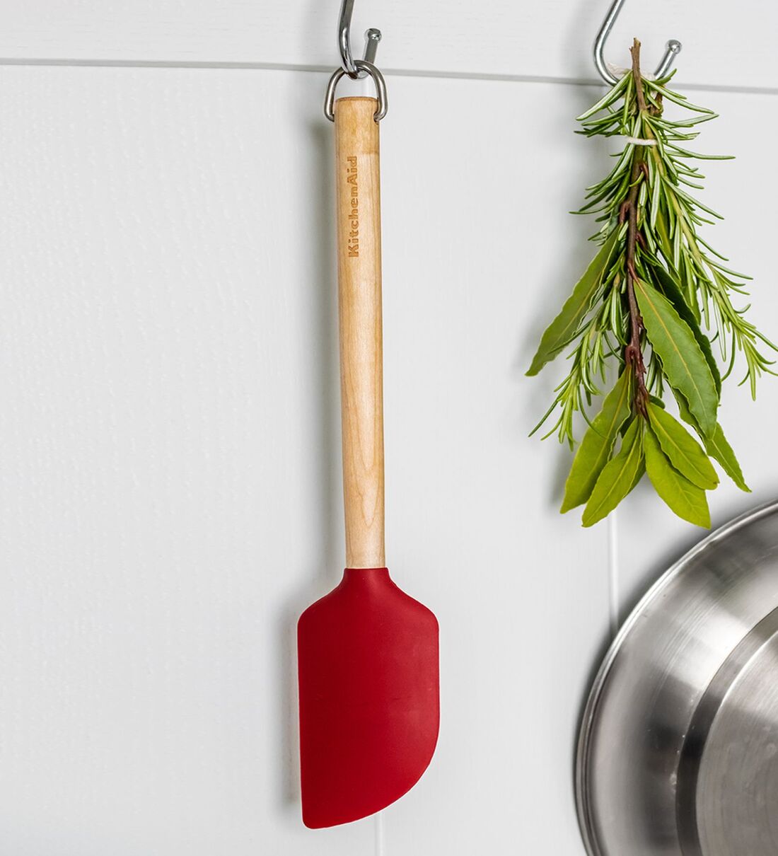 https://ii1.pepperfry.com/media/catalog/product/b/i/1100x1210/birchwood-red-wood-spatula-birchwood-red-wood-spatula-0ejryz.jpg