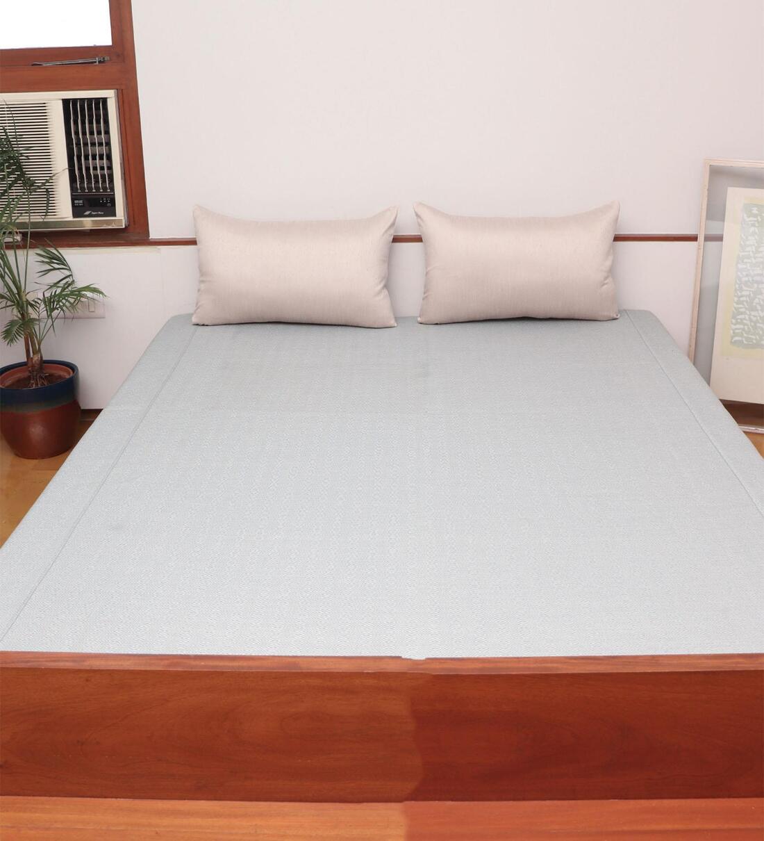 Buy Blue Abstract 800 GSM Cotton 3 Pieces Bedding Set by Zeba at 10