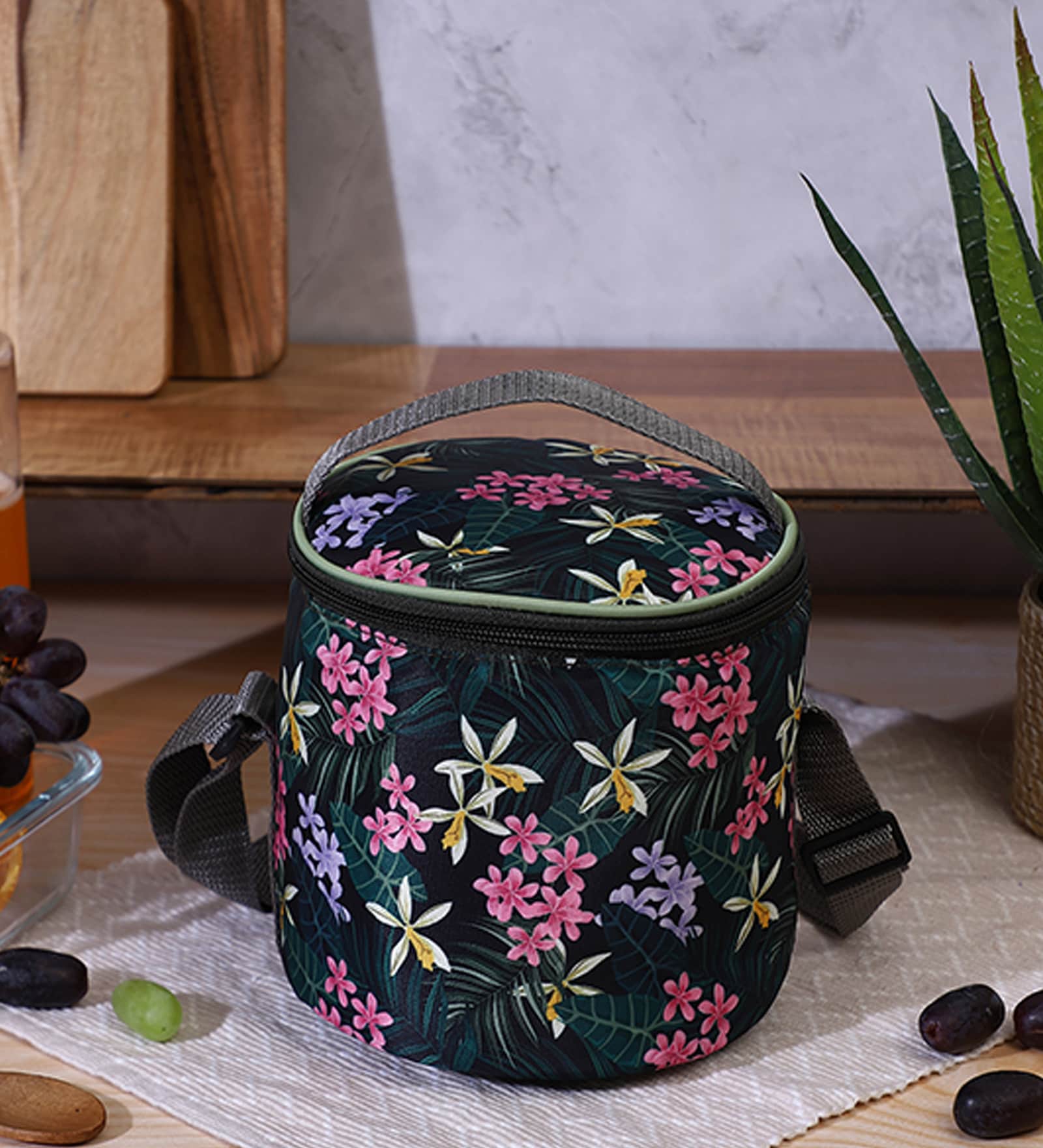 Black & Green Floral Printed Round Insulated Lunch Bag