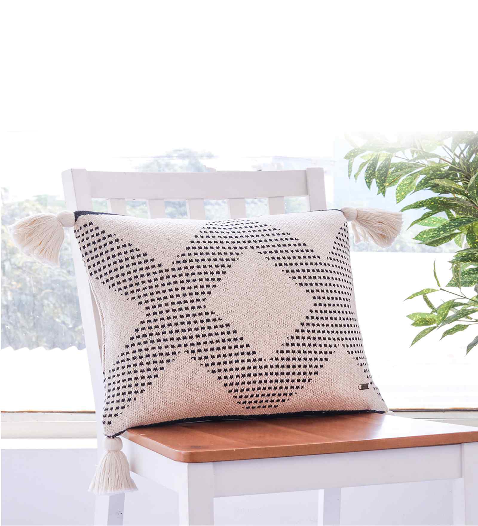 Black & Natural 100% Cotton Diamond Check 16X16 Inches Knitted Cushion Cover