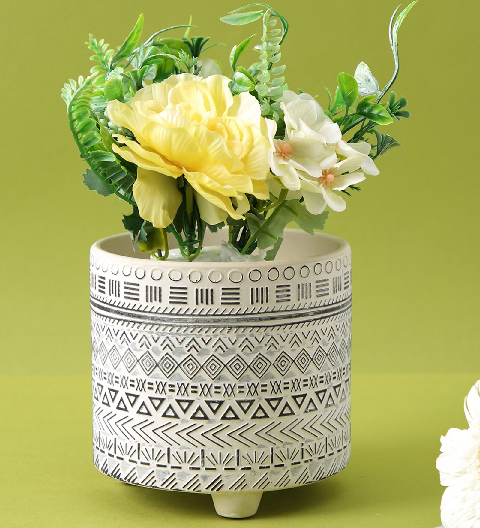 Black & White Ceramic Desk Pot