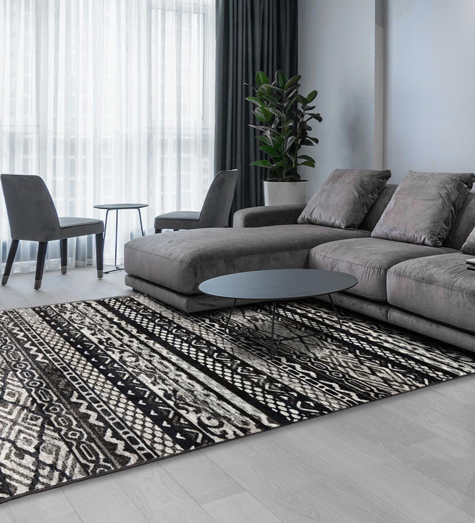 Black Traditional 6 ft x9 ft Carpet