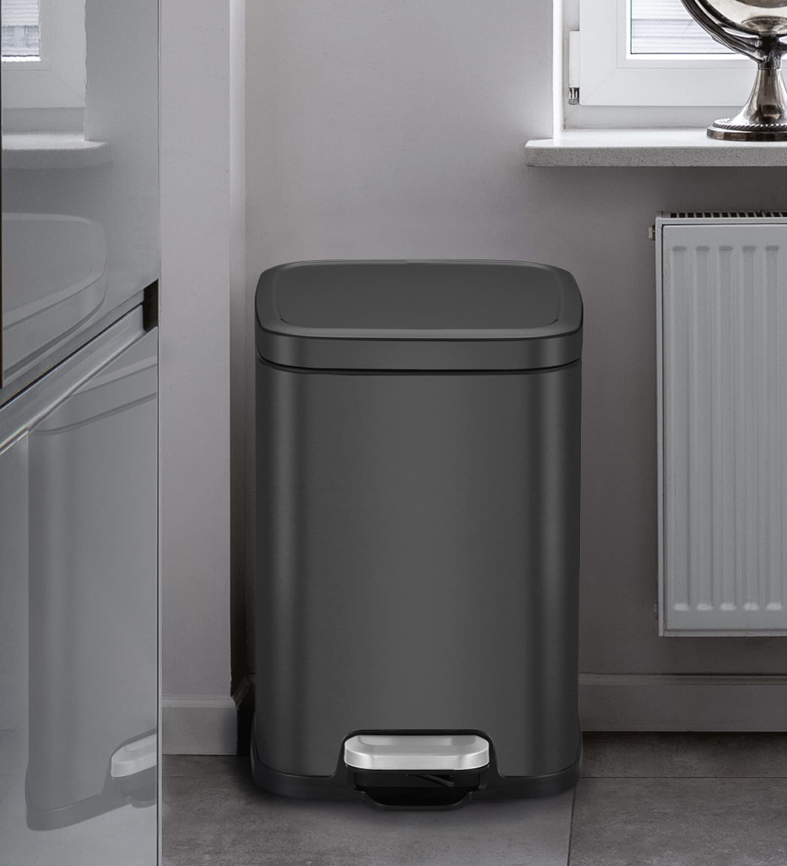 Black 6 ltrs Step Dustbin with Fingerprint Resistant