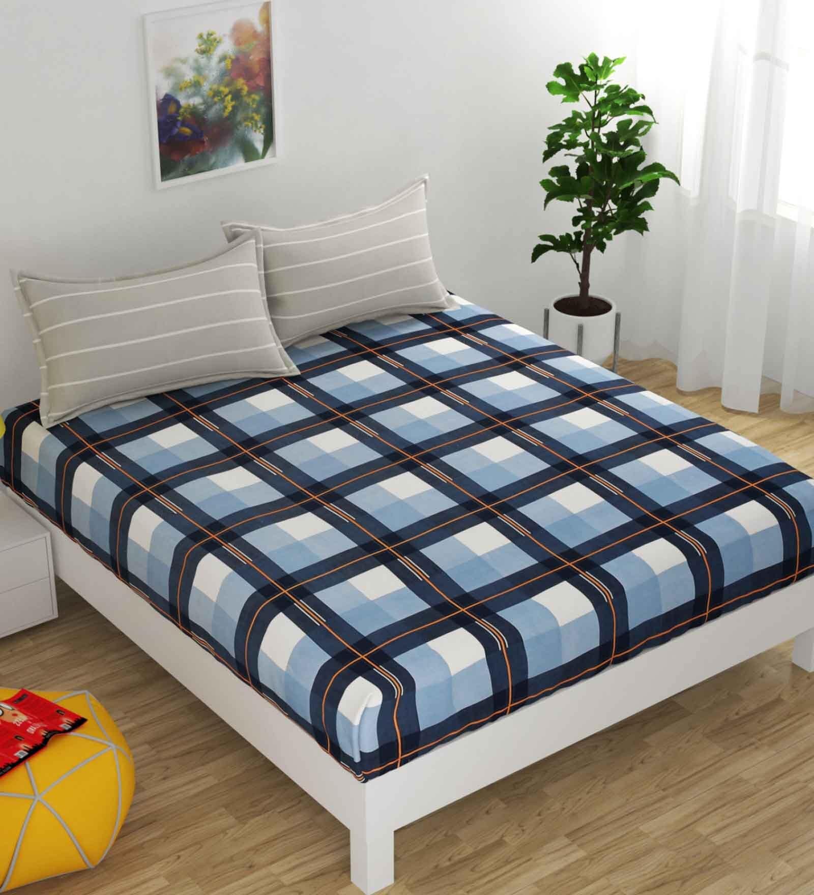 Black Geometric 220 TC Microfiber King Size Bedsheet With 2 Pillow Covers